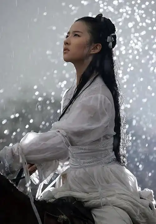 新版神雕侠侣公布小龙女剧照,神似当年的刘亦菲啊
