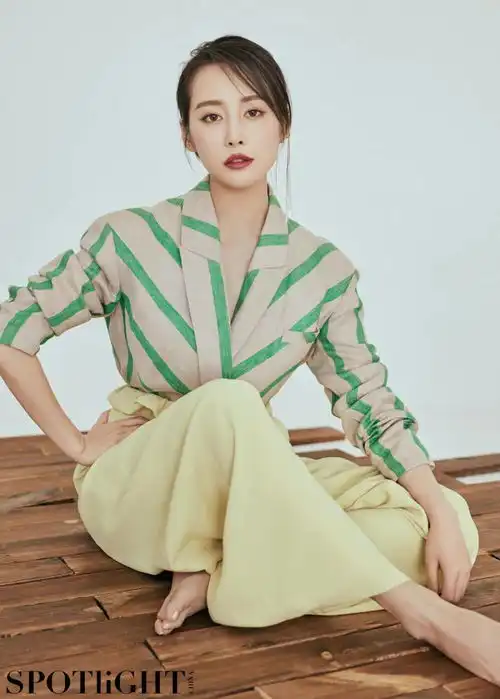 32岁的李纯,妩媚动人,女人味十足,李妈妈也是天生丽质
