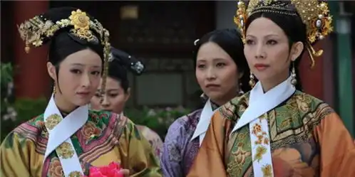 清宫剧中的骗局历史上皇后根本不屑参与宫斗,地位远超其她嫔妃