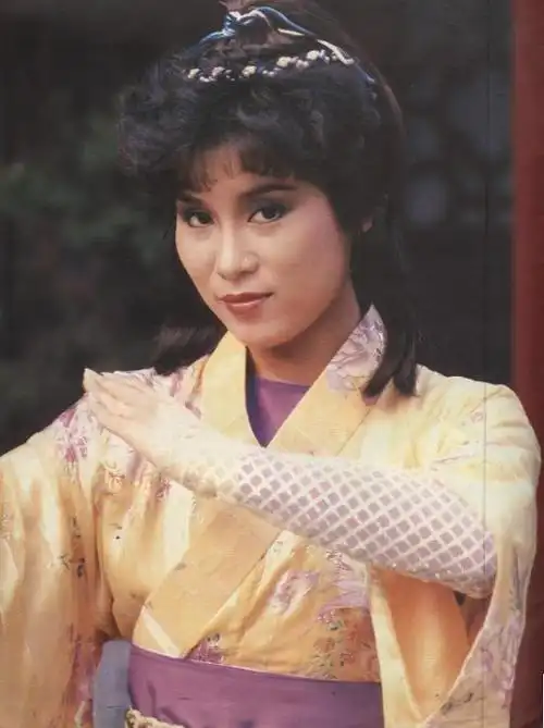 武打女星杨盼盼,因一瓶汽水进入娱乐圈,凭射雕英雄传走红
