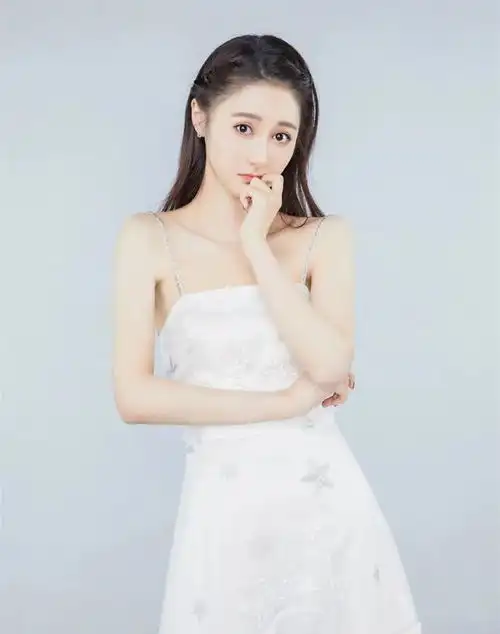 马泽涵,甜美可人的猫系女友
