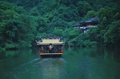 黑神话悟空强势出圈随天命人游青城山都江堰,重温经典西游
