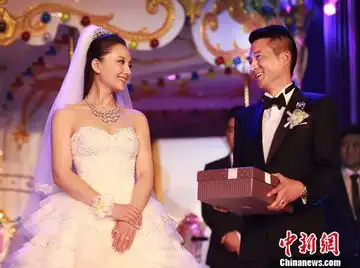 槿汐姑姑孙茜大婚甄嬛传剧组重聚
