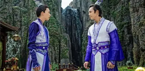 陈伟霆李易峰秀恩爱,俩人上演摸头杀,寸头引网友热议
