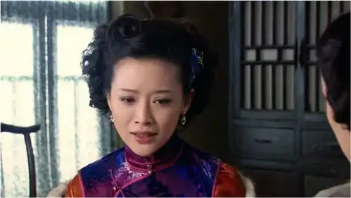 青岛往事大嫂为了生意不赔钱,故意去跟弟妹演戏,希望能骗到合同
