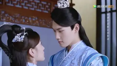 双世宠妃2墨连城房间触景生情痴汉笑,曲小檀这货不会恋爱了吧
