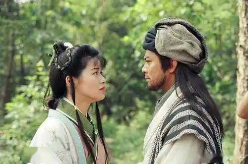 看了新版天龙八部,网友直呼黄日华版yyds
