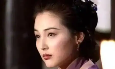 出道27年不红,和经纪人结婚15年,49岁过着人人羡慕的生活
