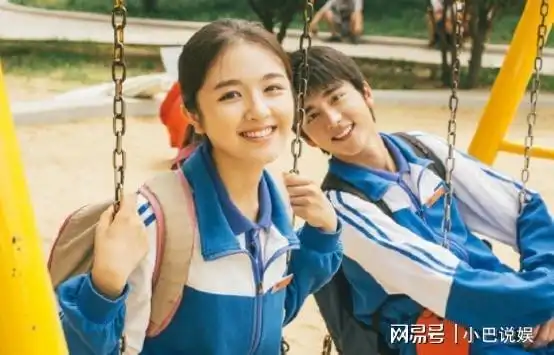 余周周又官宣一青春剧,男主是谭松韵搭档,光看剧照追定了
