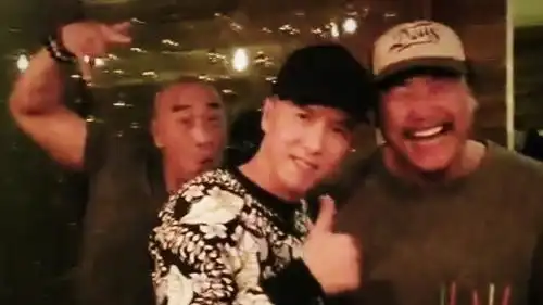 甄子丹进花木兰剧组活动筋骨,看来这次打戏会不少

