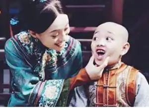 那年花开月正圆怀先亲生的吗
