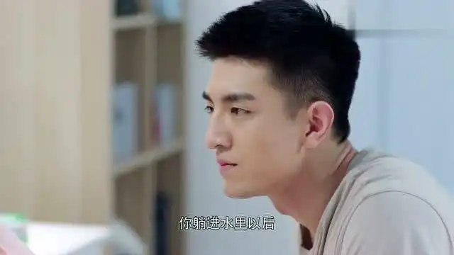 厉致诚抱着林浅不舍离开,表白方式更是甜腻,林浅害羞到不敢看他
