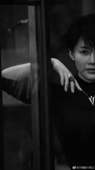 组图许晴晒美丽撩人黑白照捂脸微笑小酒窝超抢镜
