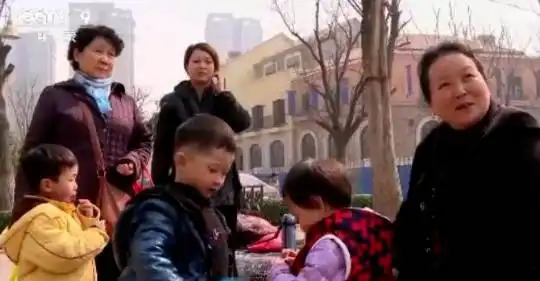 最好别让姥姥带孩子,年轻妈妈的愧疚,戳中了多少人的心
