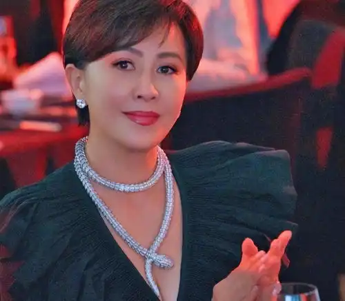 盘点10位女星的奢侈生活杨幂一张面膜2万,王菲私人飞机五千万
