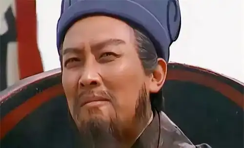 才华施展街亭之战后,诸葛亮斩马谡,提拔文盲大将
