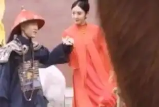 张一山鹿鼎记片场照流出,谁注意到他旁边的傲娇格格网友爱了
