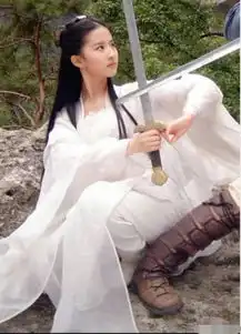 刘亦菲首曝花木兰剧组照,阵容高端,素颜照样出众
