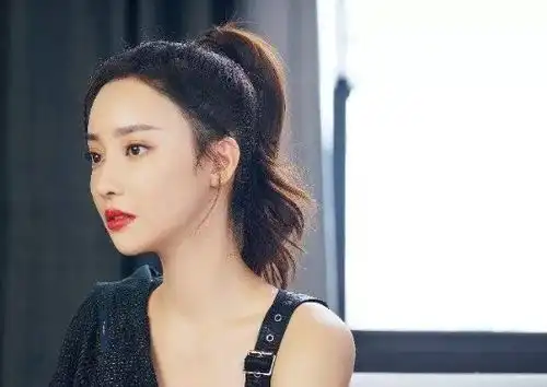 他被网友戏称地主家的傻儿子,四次跟赵丽颖合作,如今终一炮而红
