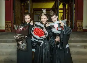 姚笛新剧杀青剧照造型美出新高度网友评论演技还是不错的
