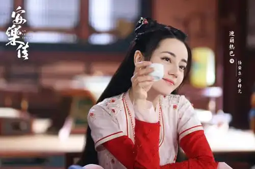 同样是中秋物料,杨幂许凯氛围感超强,任嘉伦热巴新剧敷衍惹不满
