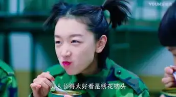 平胸就是时髦,周冬雨就是这么穿的

