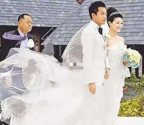 大s婚礼是当年最精彩喜剧片吧新郎新娘海边吵架扇耳光