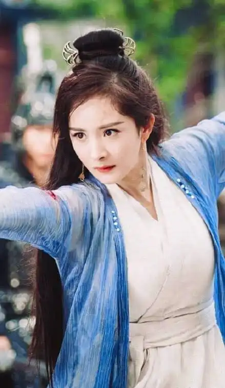 扶摇开播,剧情却被吐槽太老套,杨幂的发际线又变了
