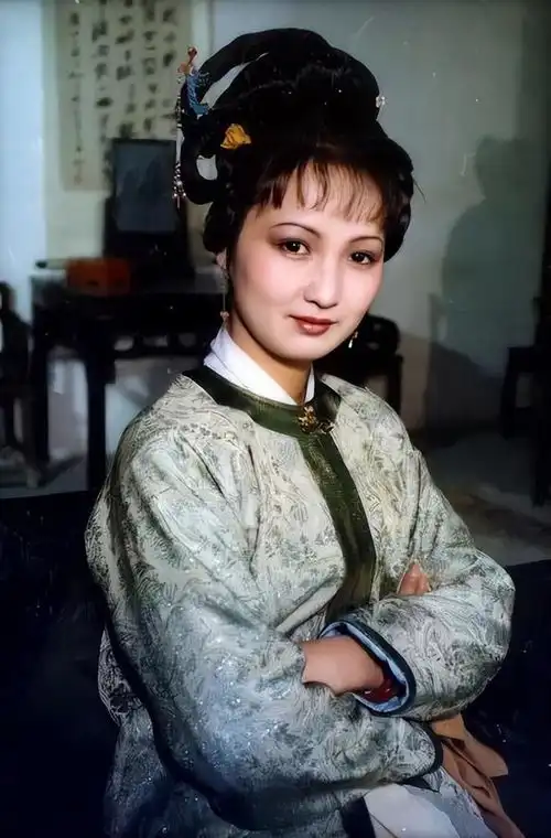 红楼梦如何做好通房丫头看平儿如何在王熙凤与贾琏之间平衡
