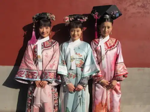 为什么红楼梦里贾元春在皇宫过得不快乐明清宫女谁更惨
