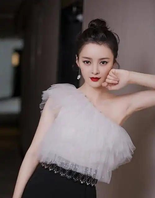 吴其江从宾馆服务生到著名演员,当红女星王瑞子不是我妻子
