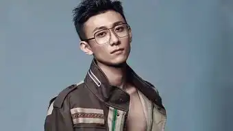 张一山版鹿鼎记转场象山影视城热拍中,网传7个老婆全是熟人出演,网友好福气

