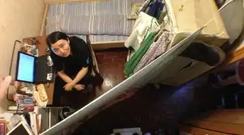 揭秘港漂族的4㎡蜗居生活看完这些我感觉我幸福多了瞬间压力变小了
