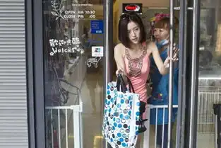 网络女主播9月吸金3亿揭网络主播蜗居生活
