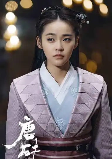 两年拍18部戏,靠舅舅走红,催妈妈二婚,她怎么还这么招人喜爱
