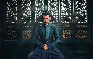 屈楚萧媚者无疆热播狼系忠犬长安圈粉无数
