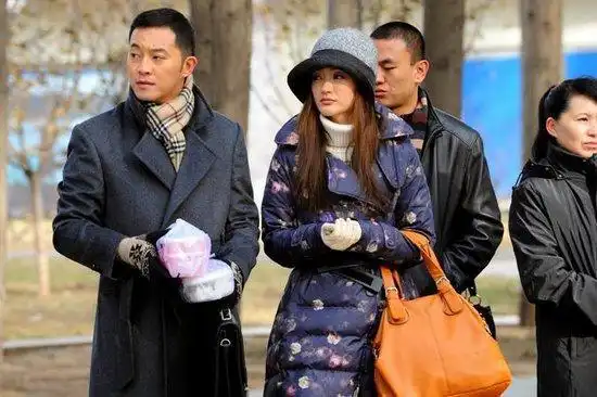 婆婆偷拿儿媳包给女儿被发现儿媳被恶意推搡险流产报警离婚
