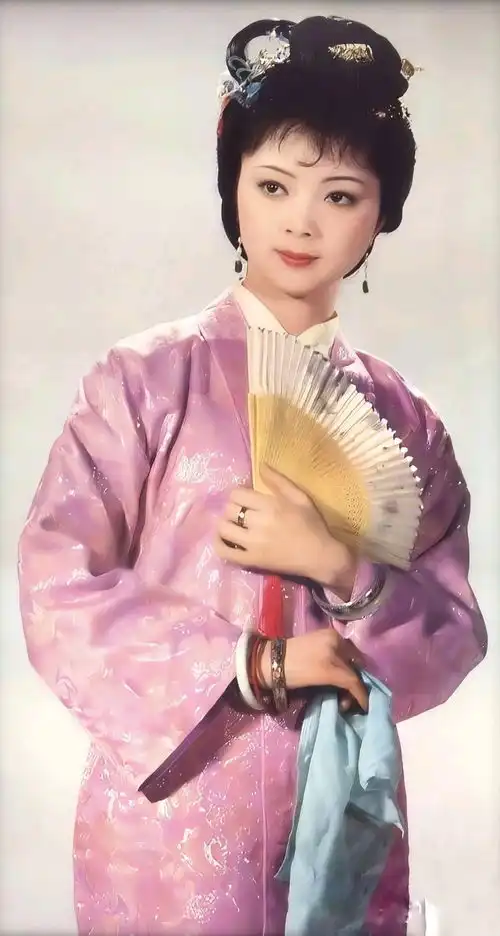 八七版红楼梦薛宝钗剧照
