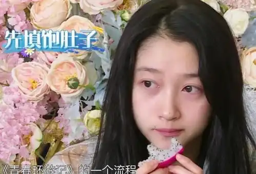 关晓彤穿皱纹裤录节目,隐形增高十厘米,真实身高藏不住了