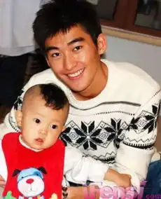 男神卸妆后素颜照公开从此王子是路人
