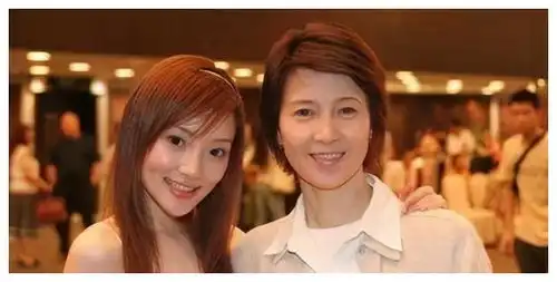 李小璐你以为她失去了全世界,可她唱歌跳舞,依然在享受当下