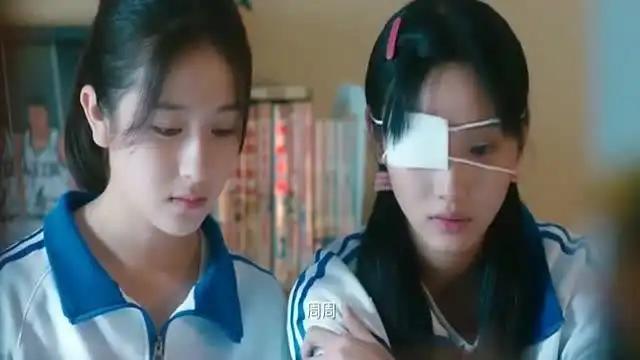你好旧时光徐志强课堂公然欺负辛锐,周周起身阻止,还细心安慰
