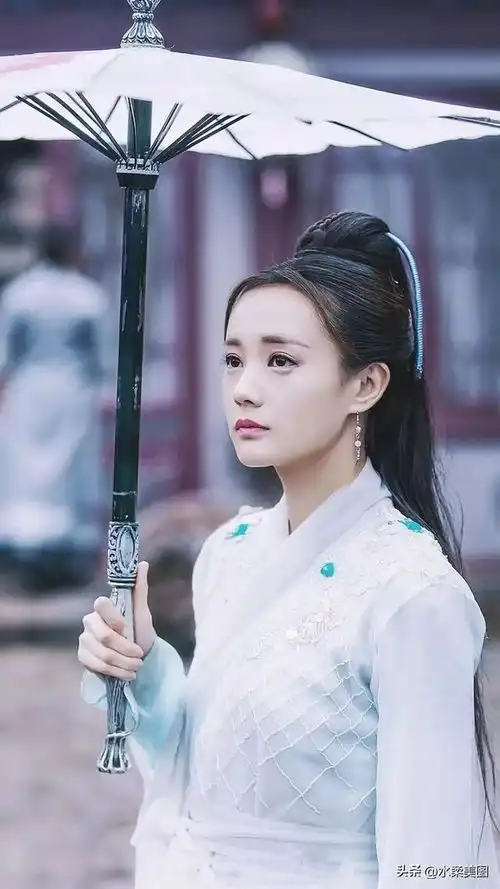 李一桐水柔美图分享