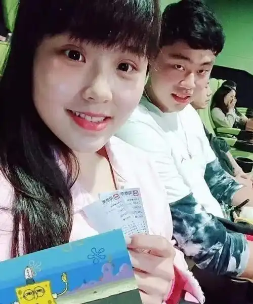 女鲨鱼和2米18男友秀恩爱网友两人的下一代估计像奥尼尔
