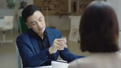 倾城时光林莫臣看妹妹直接送辆车,还拿出2亿帮助厉致诚,羡慕
