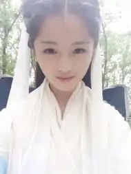 最美小龙女替身付柔美琦走红海量照片曝光承认ps过
