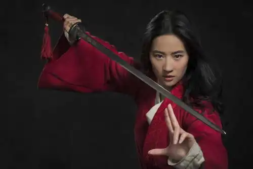 刘亦菲金鹰女神试妆照曝光,比正式照还美,电影花木兰气质佳
