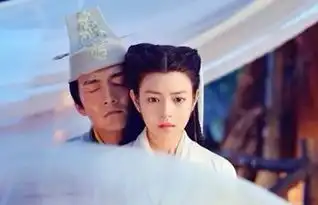 00后小学生公交车站跪地念情书流泪求爱
