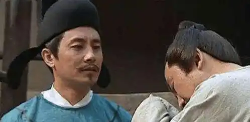 此人残害诸多忠良,朝中大臣敢怒不敢言,连皇帝都睁只眼闭只眼
