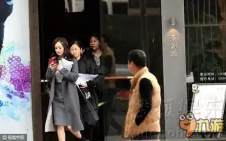 杨幂拍戏路透照曝光搂保暖袋埋头玩手机娱乐hot
